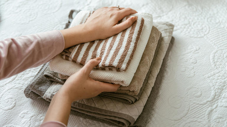 Scrap bulky shelves: Store towels with these Home Depot finds under $20