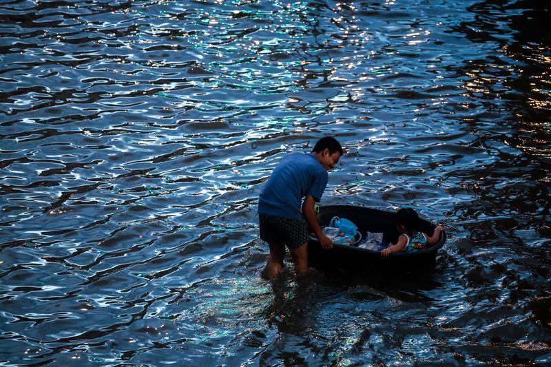 Bangkok floodwaters recede as Thai Airways battles baggage chaos