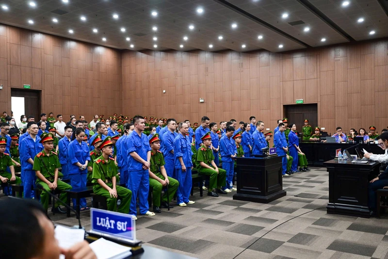 Vụ chạy giám định tâm thần: Nhóm cựu kiểm sát viên, công an bị đề nghị mức án nặng
