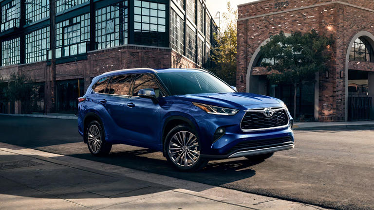 How much it costs to replace a Toyota Highlander hybrid battery in 2026