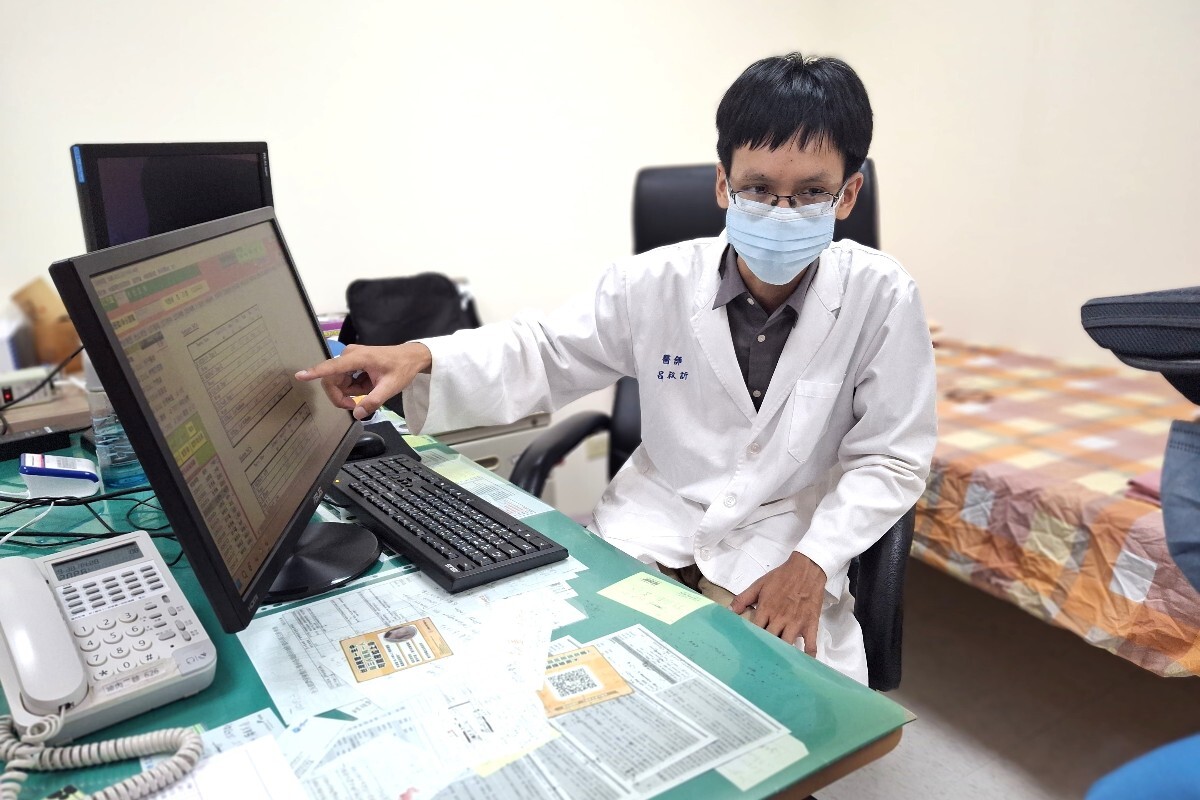 Nam thanh niên đột ngột biến thành người khác sau trận sốt, đau đầu