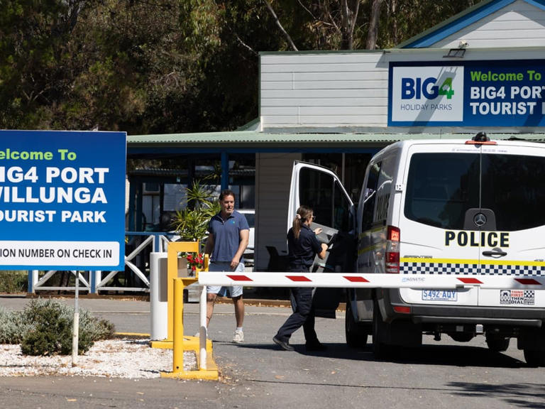Murder-accused in unusual court backflip