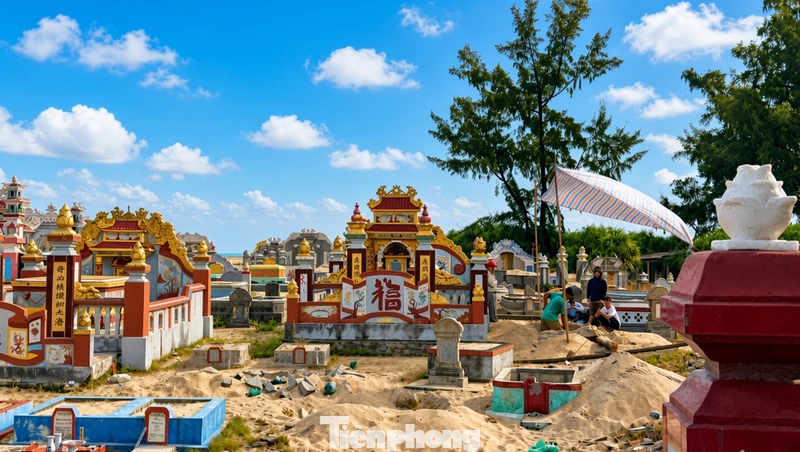 Đợt di dời mồ mả lớn nhất để xây công viên biển ở Huế