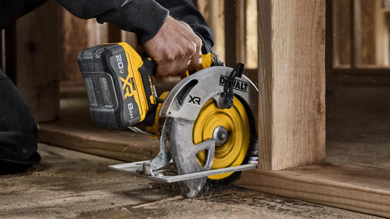DeWalt Circular Saws Are Not 'Left-Handed' - Here's How & When Blade ...