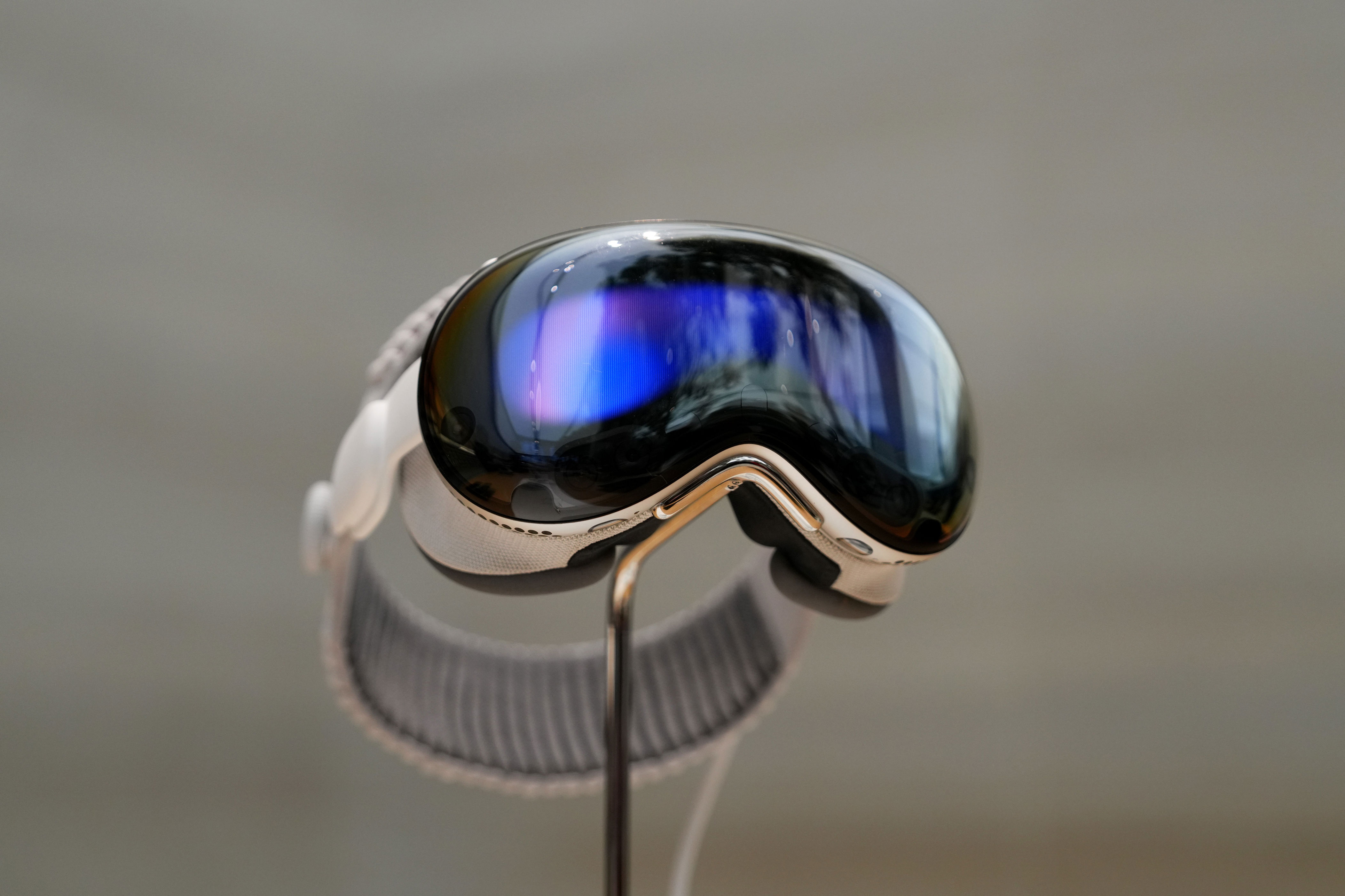 Apple's next Vision Pro could look more like Meta VR glasses