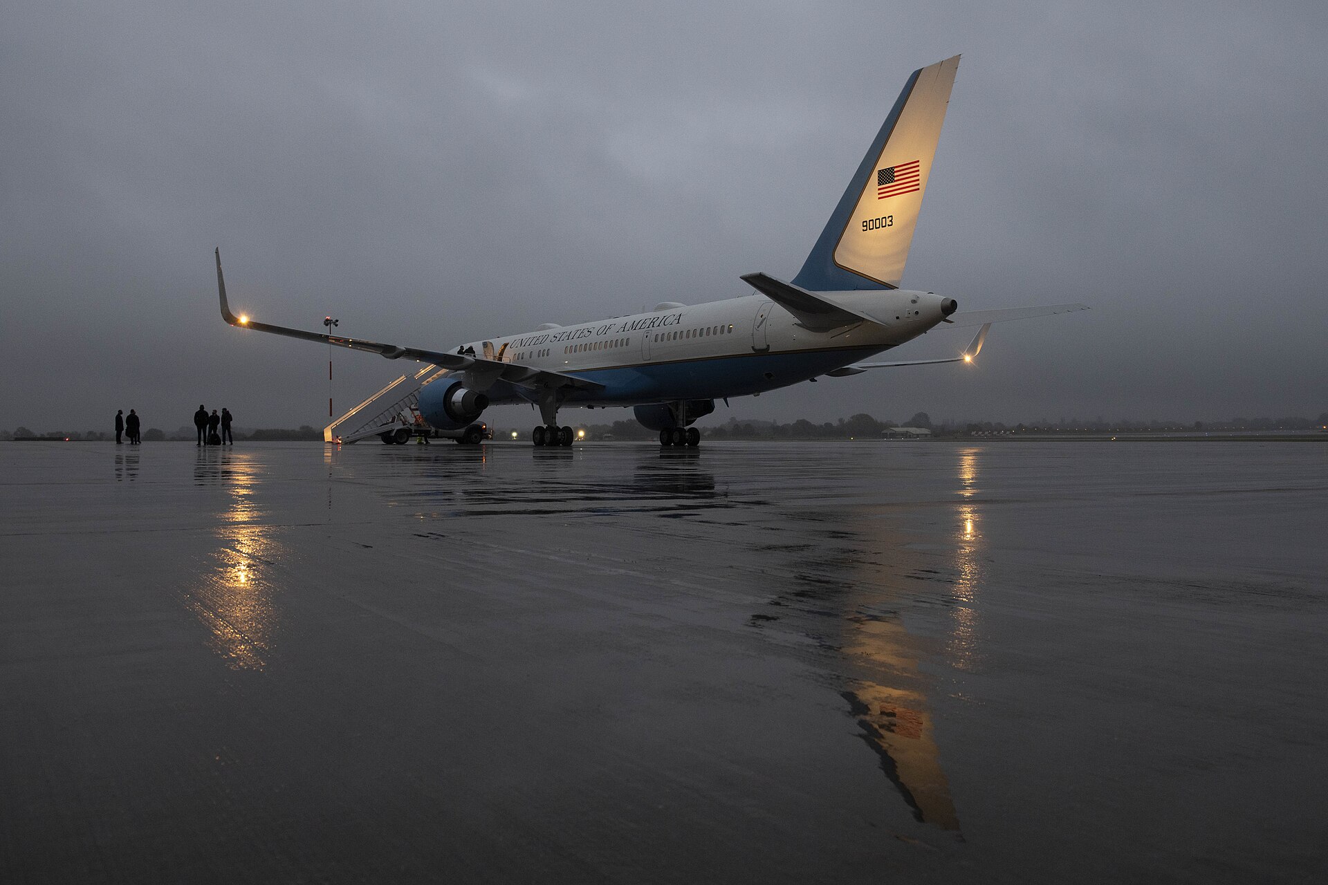 Five men arrested near US bomber base in Britain—but the 'bomb factory ...