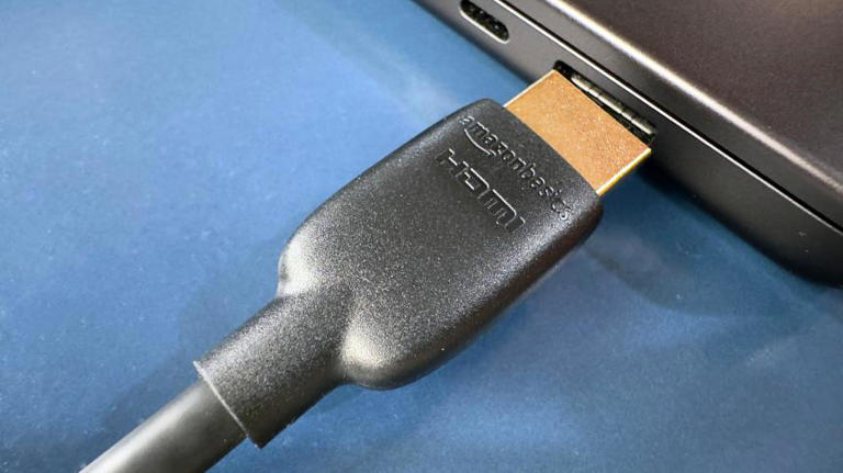 HDMI vs. DisplayPort vs. Thunderbolt: What I use for my three-monitor ...