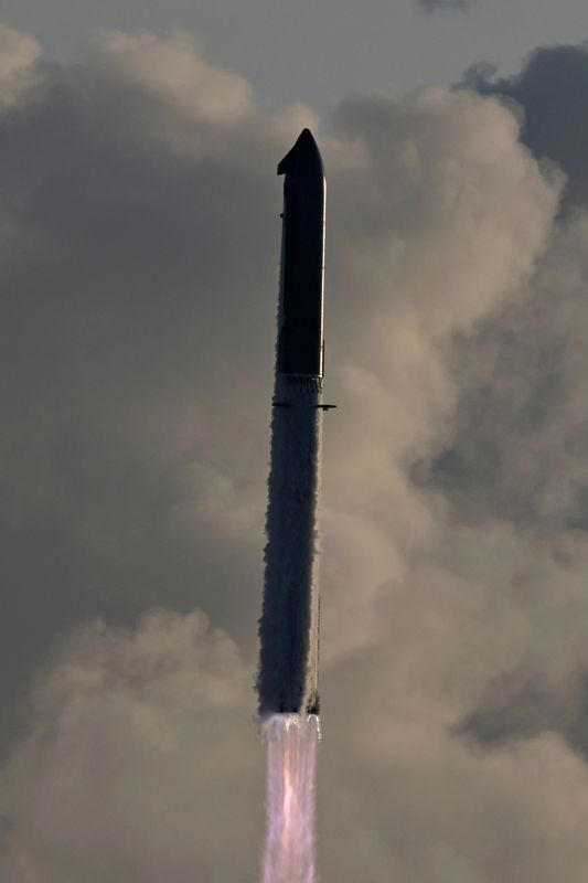 SpaceX's Starship engine failure could impact NASA's moon mission ...