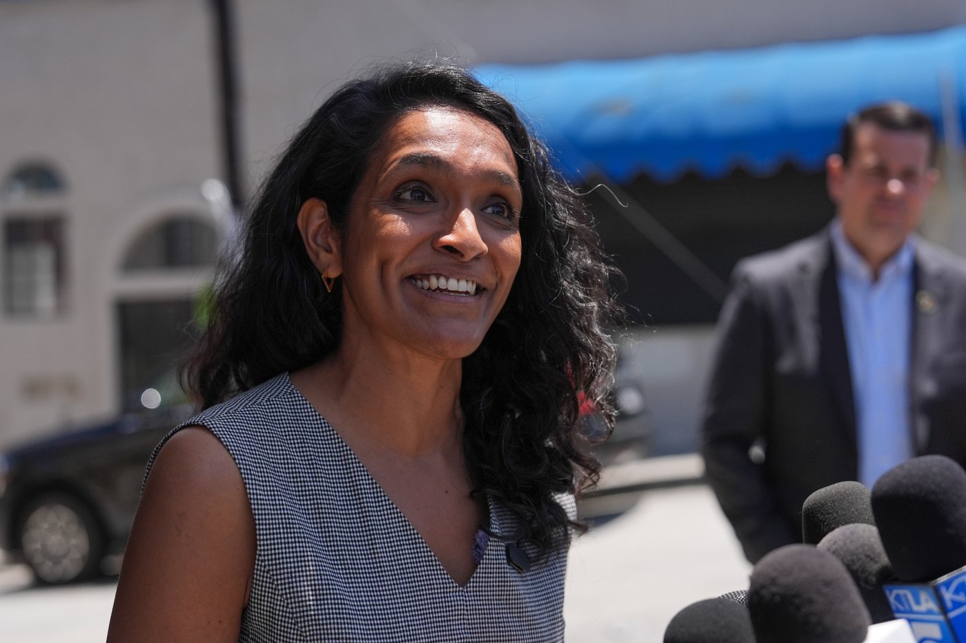 Raman stresses independence as rivals for LA mayor duel over ...