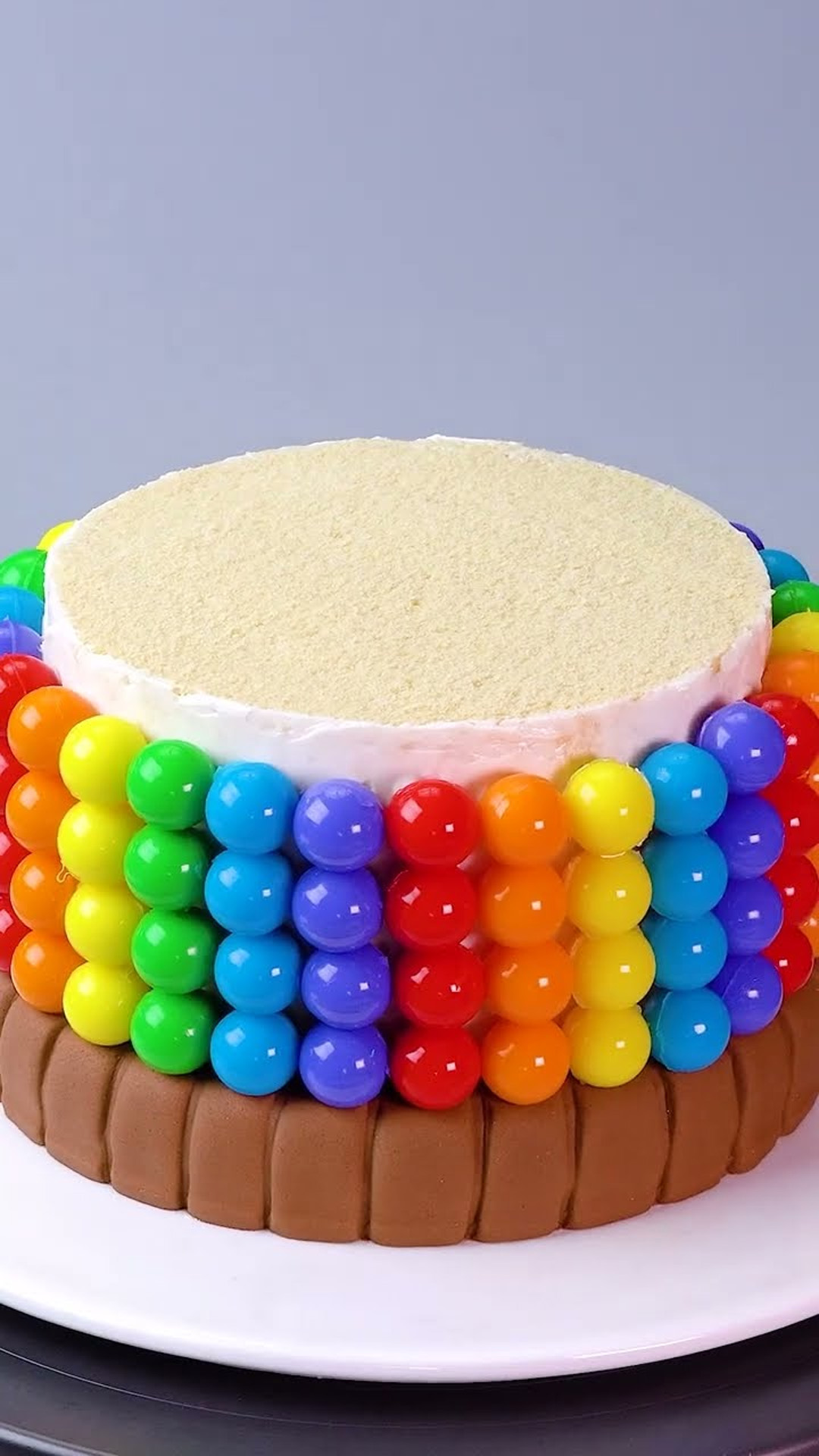 Creating a colorful and delicious Oreo fondant cake