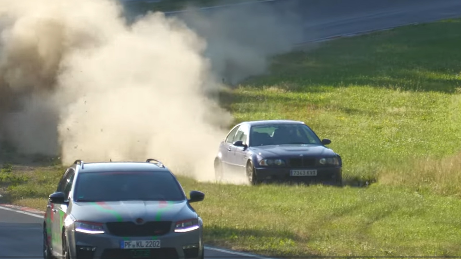 BMW verliest de controle en zet de Nürburgring in stof