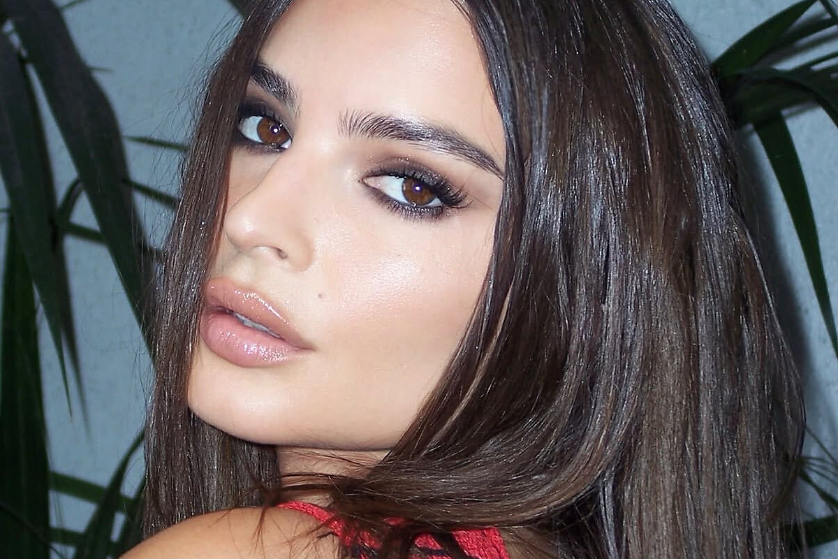 Emily Ratajkowski, 35, turns heads in daring red cutout look at VMAs ...