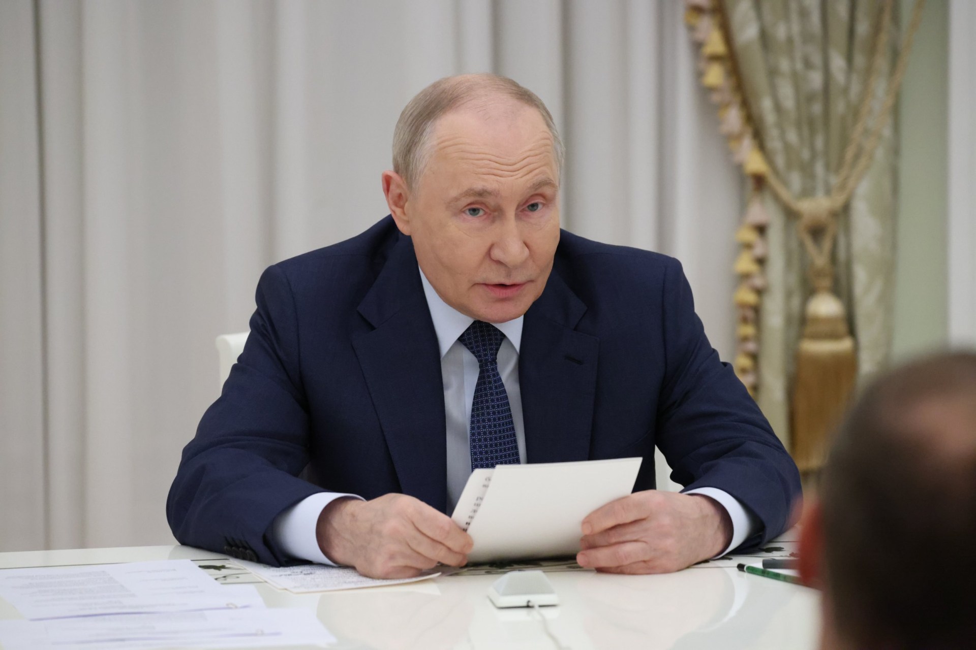 Russia issues nuke warning to UK in bizarre response to hypothetical ...