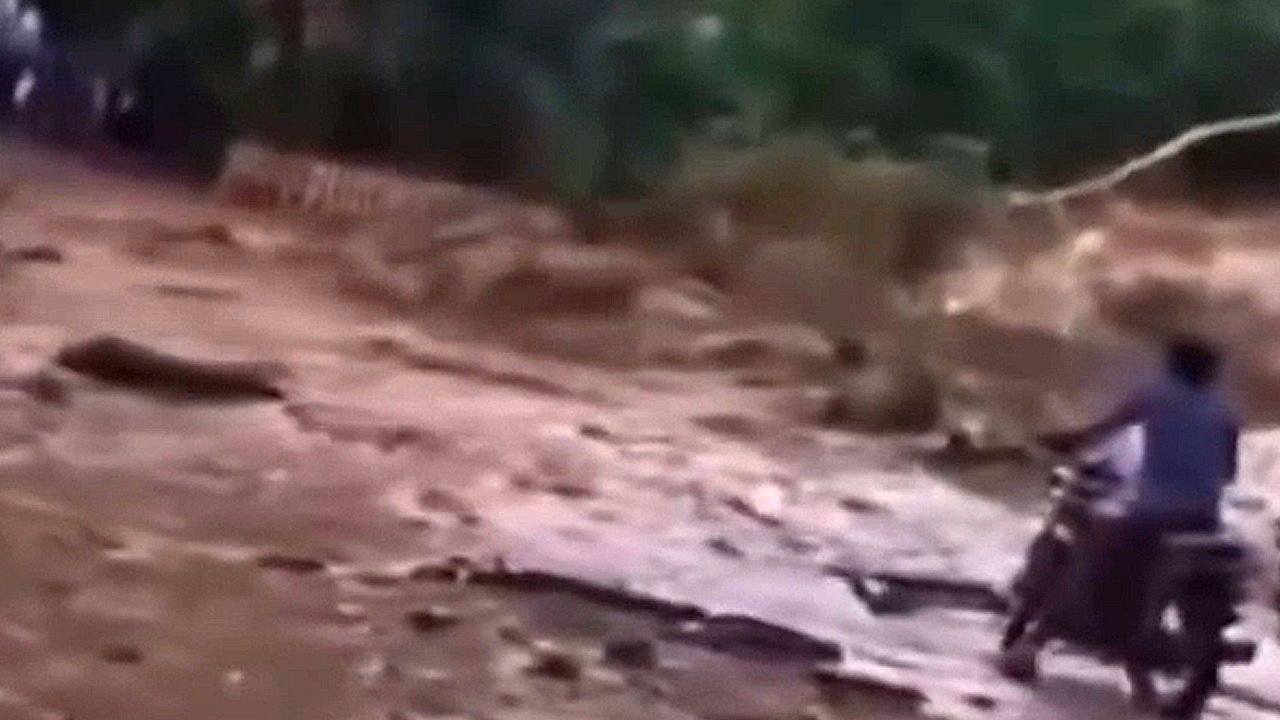 River suddenly overflows in Dominican Republic, flooding streets with mud