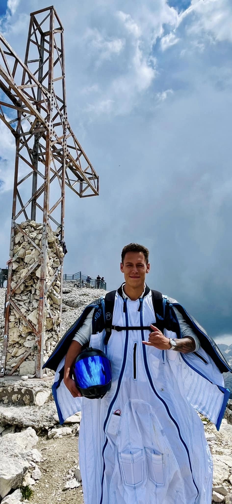 BASE jumper who died leaping from 700-foot cliff ID'd as free-spirited ...