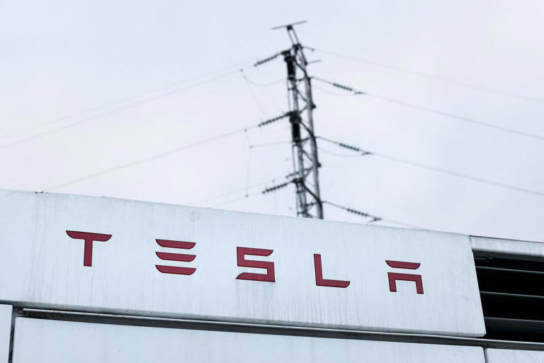 Warning issued over Tesla battery system 'fire risk'