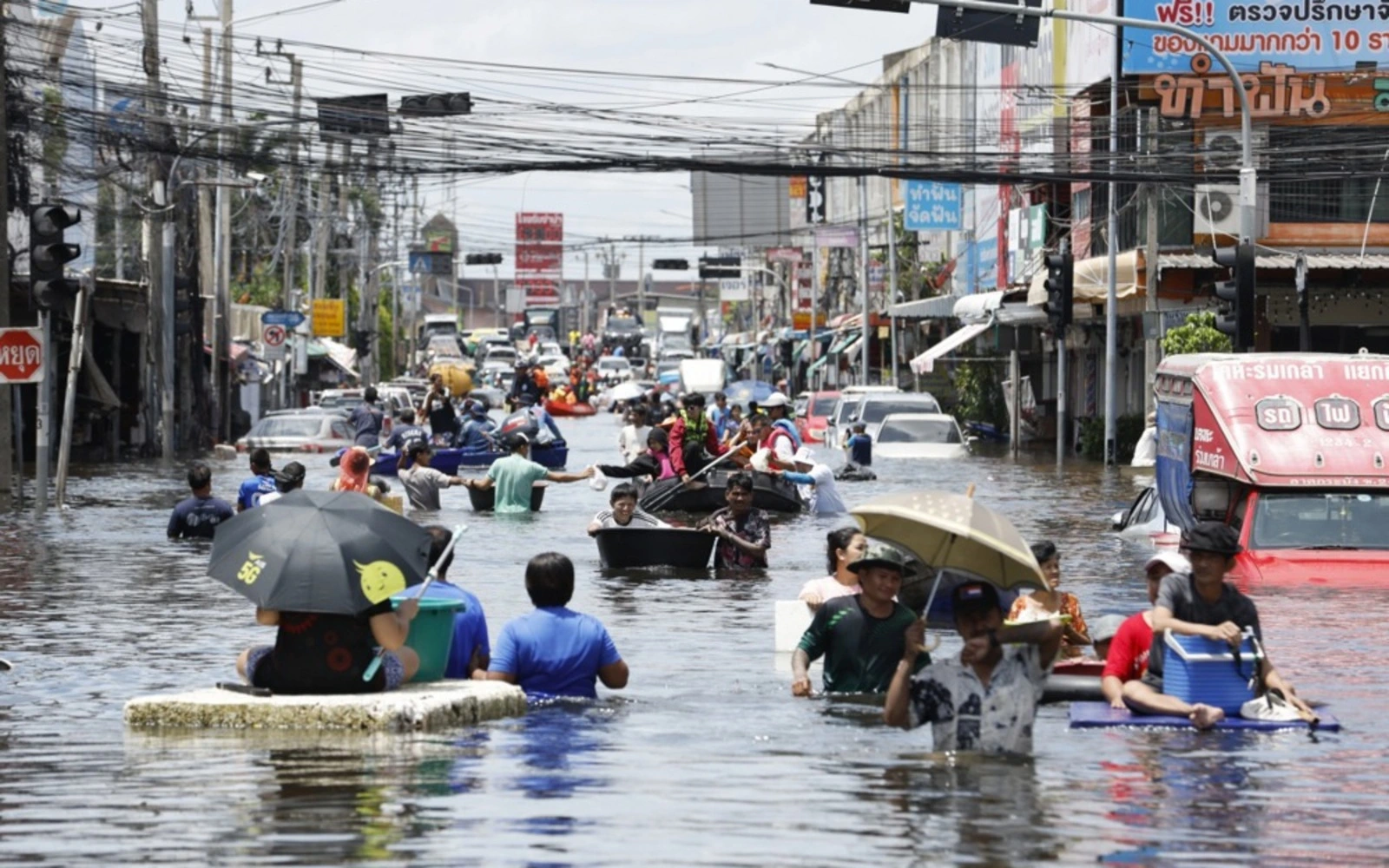 Thailand floods kill at least 23, Bangkok airport in chaos