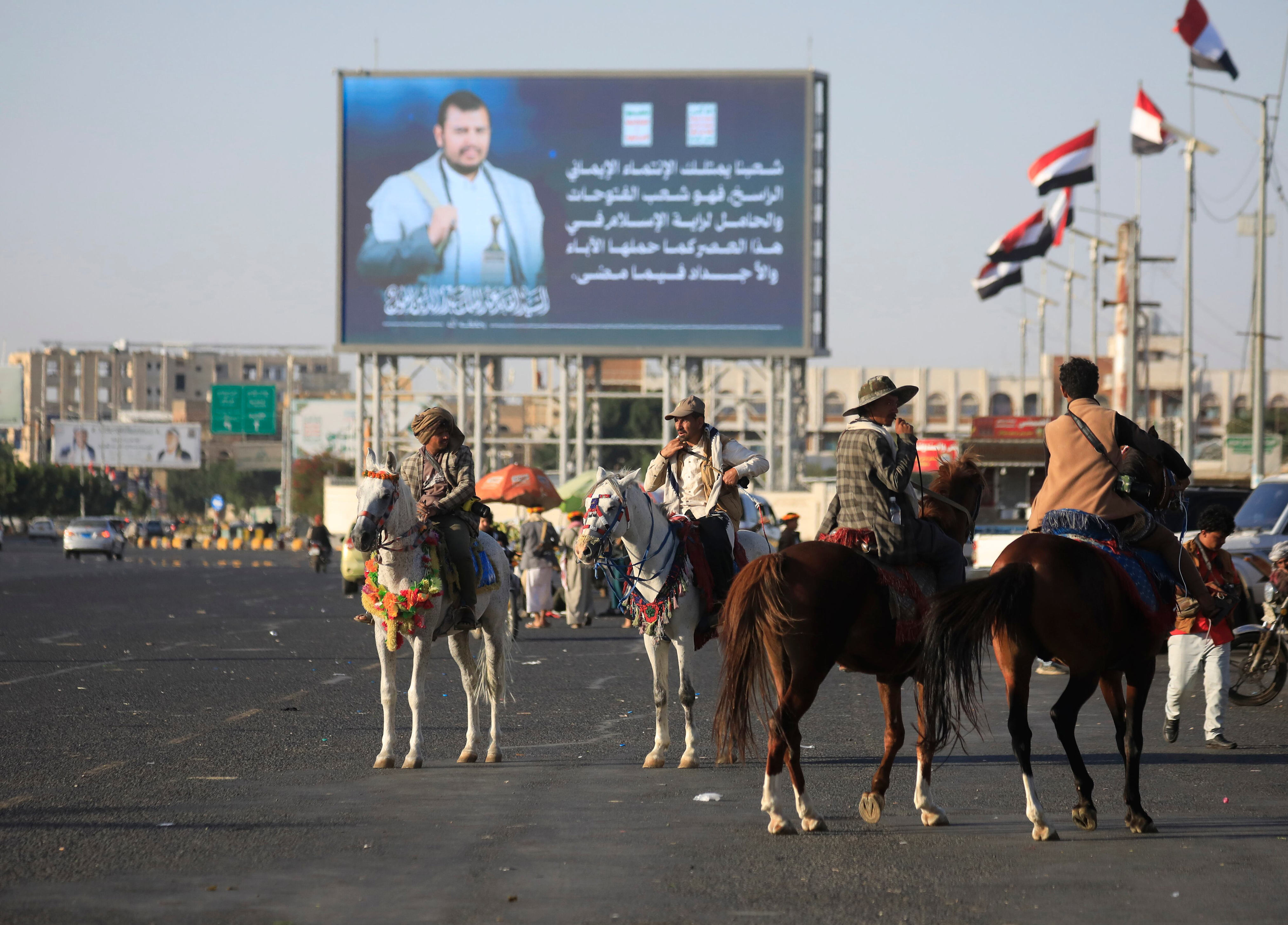 Oil flows through Strait of Hormuz rise on Saudi pivot as Red Sea ...