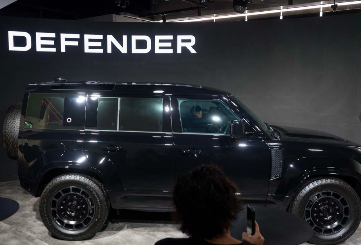 Le Defender OCTA Black de 626 ch arrive à Singapour au prix de 712.000 ...