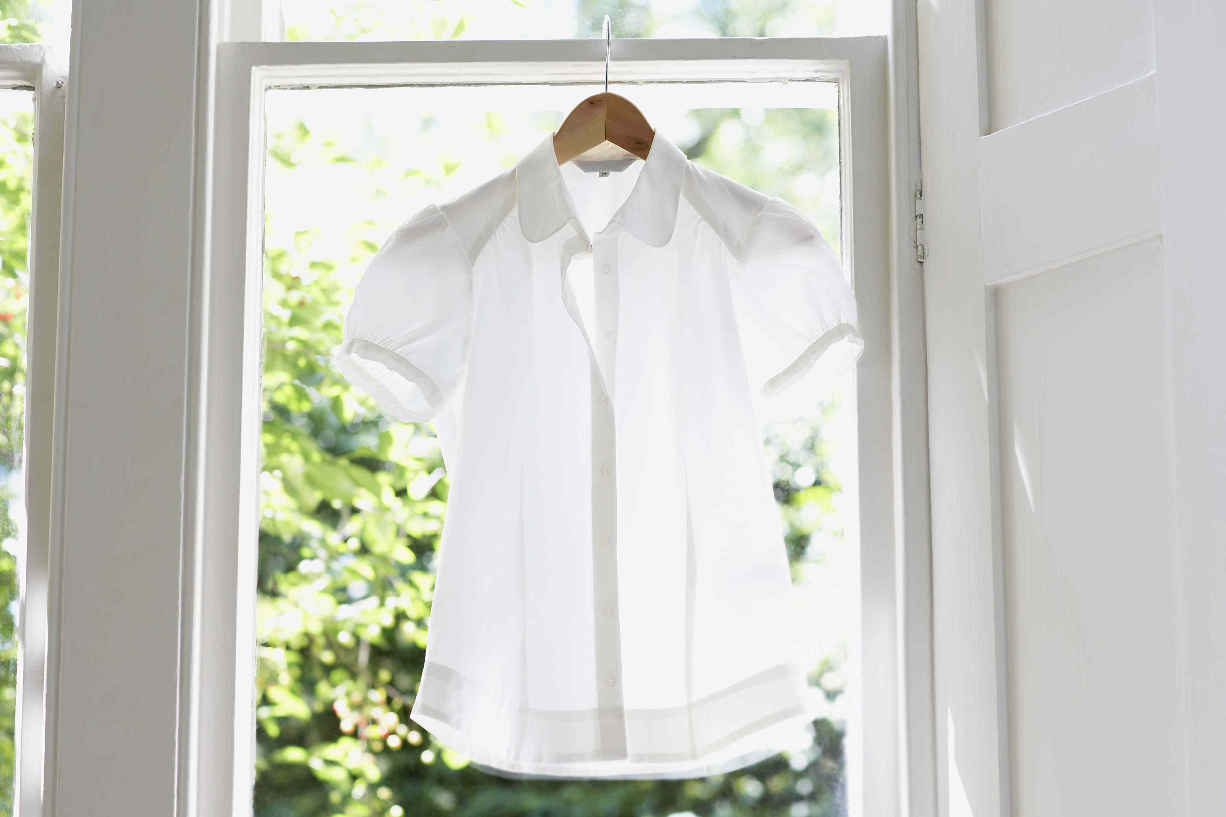 How to remove yellow sweat stains from white shirts and get them bright ...
