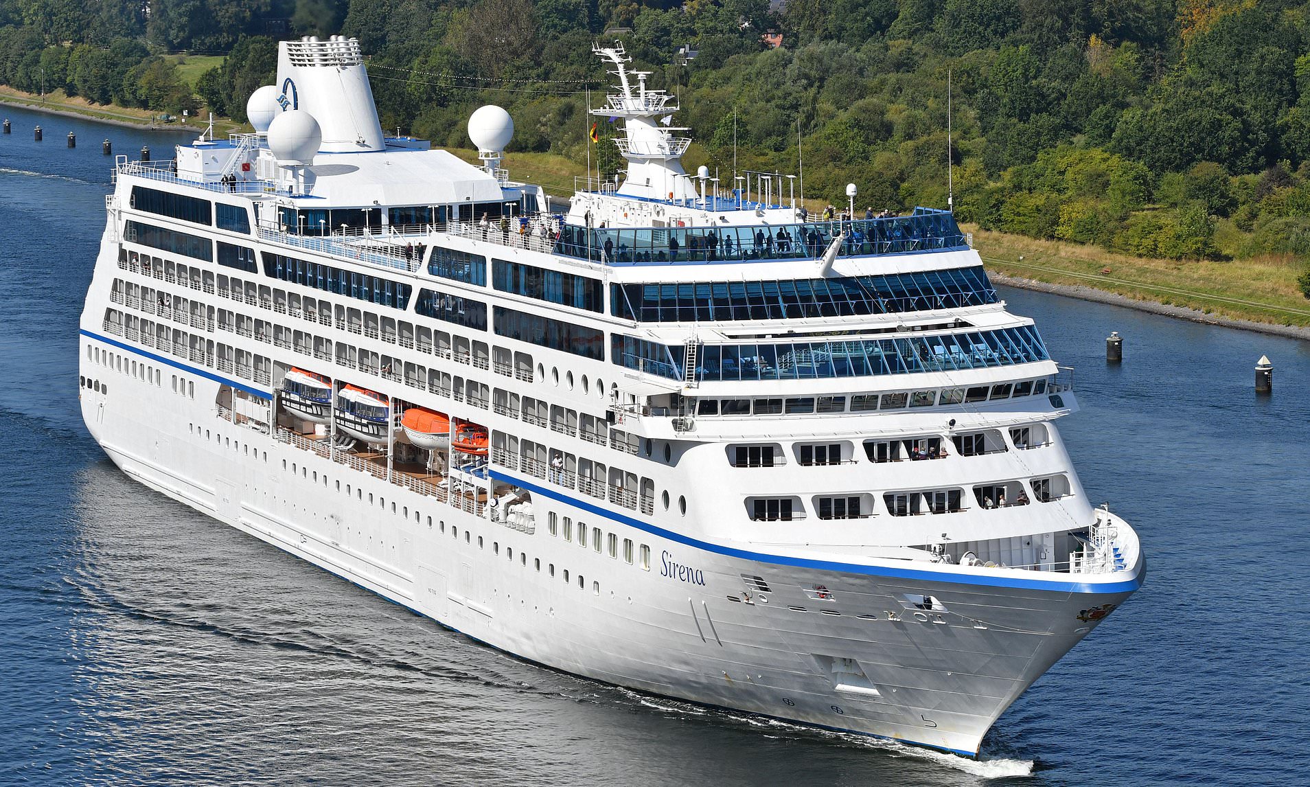 Cruise into a bargain! The best last-minute cruises to book now