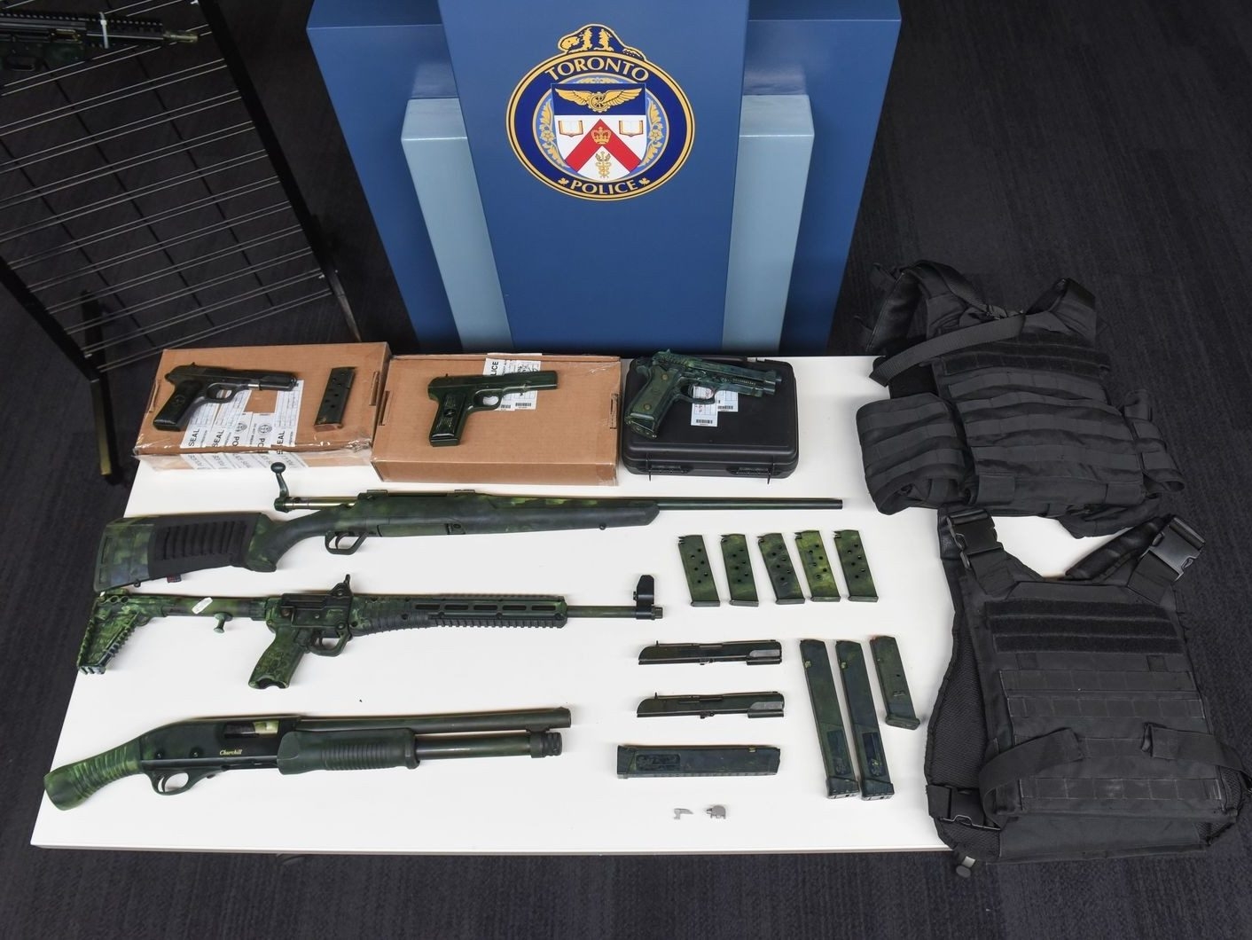 Toronto police bust gun buyers, infiltrate alleged online gun ...