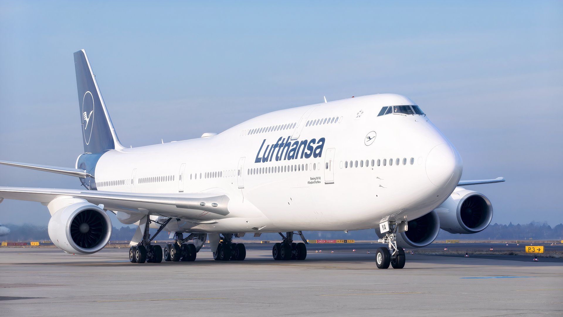 Here's where Boeing 747-8 crew members hide from passengers to sleep ...