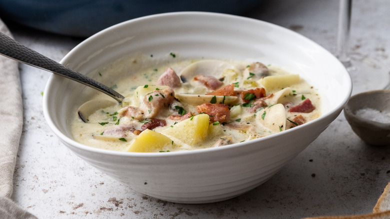 Creamy New England clam chowder recipe