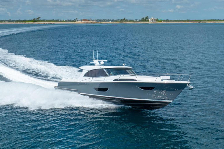 Eclipse 505 shadow brings outboard power to the express cruiser