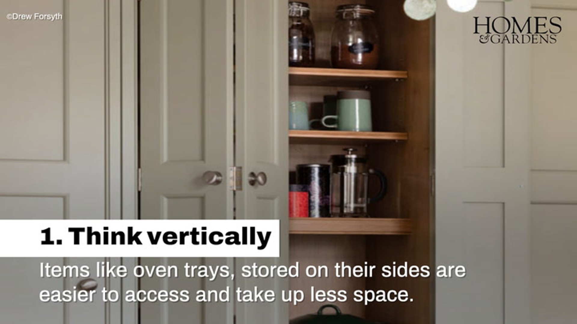 Organizing small kitchens