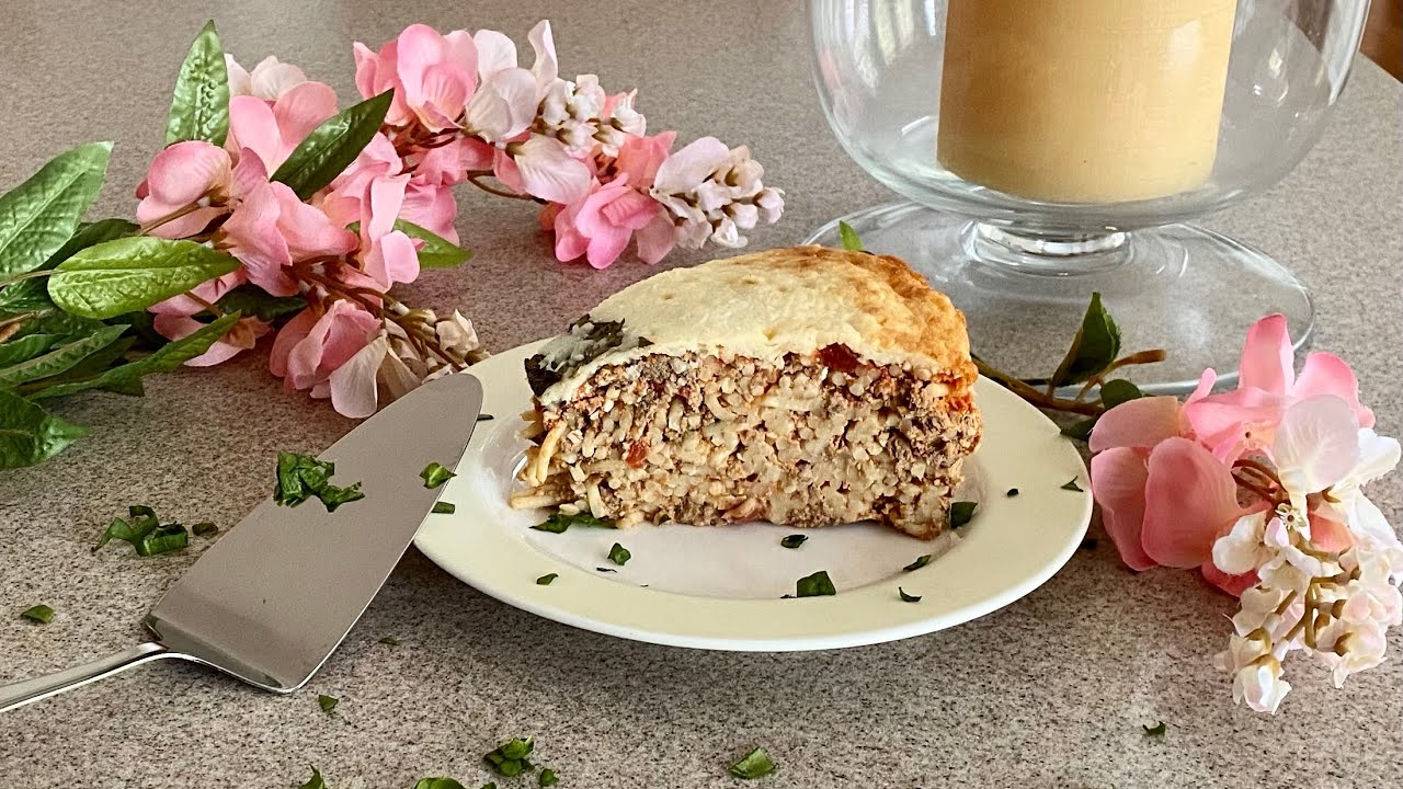 Baked spaghetti cake with ground beef