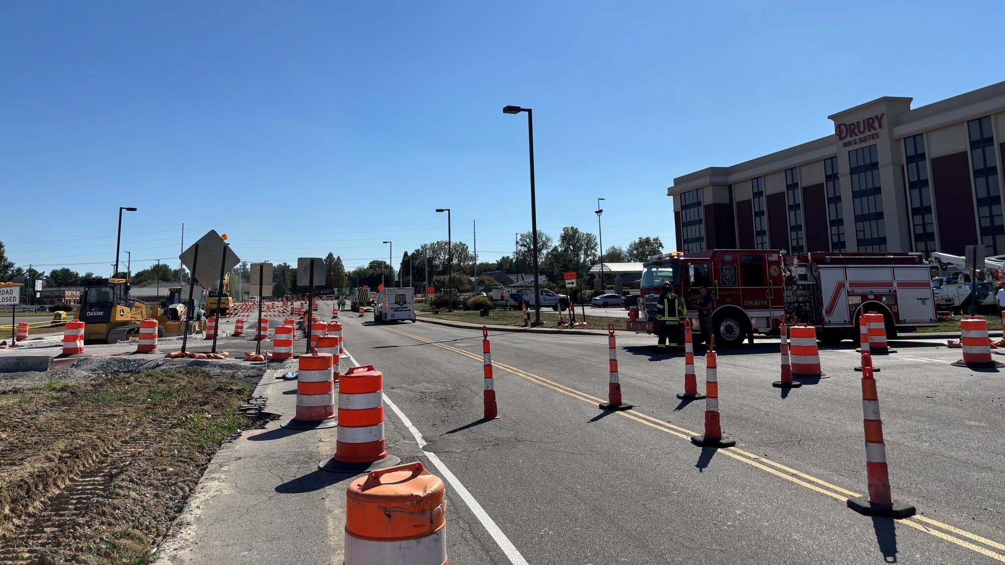 Lloyd Expressway shut down for gas leak at Cross Pointe intersection