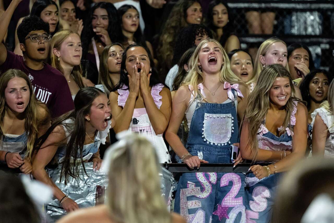Round Rock High School homecoming 2026: See photos from parade, pep ...