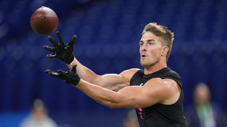 Patriots rookie Eli Raridon’s wife announces death of couple’s newborn son