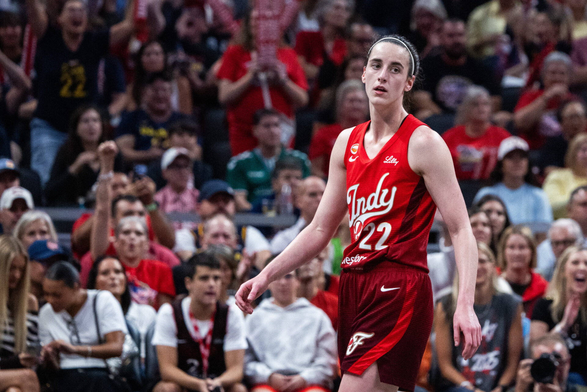 Caitlin Clark bloodied after taking elbow to face in Fever-Aces
