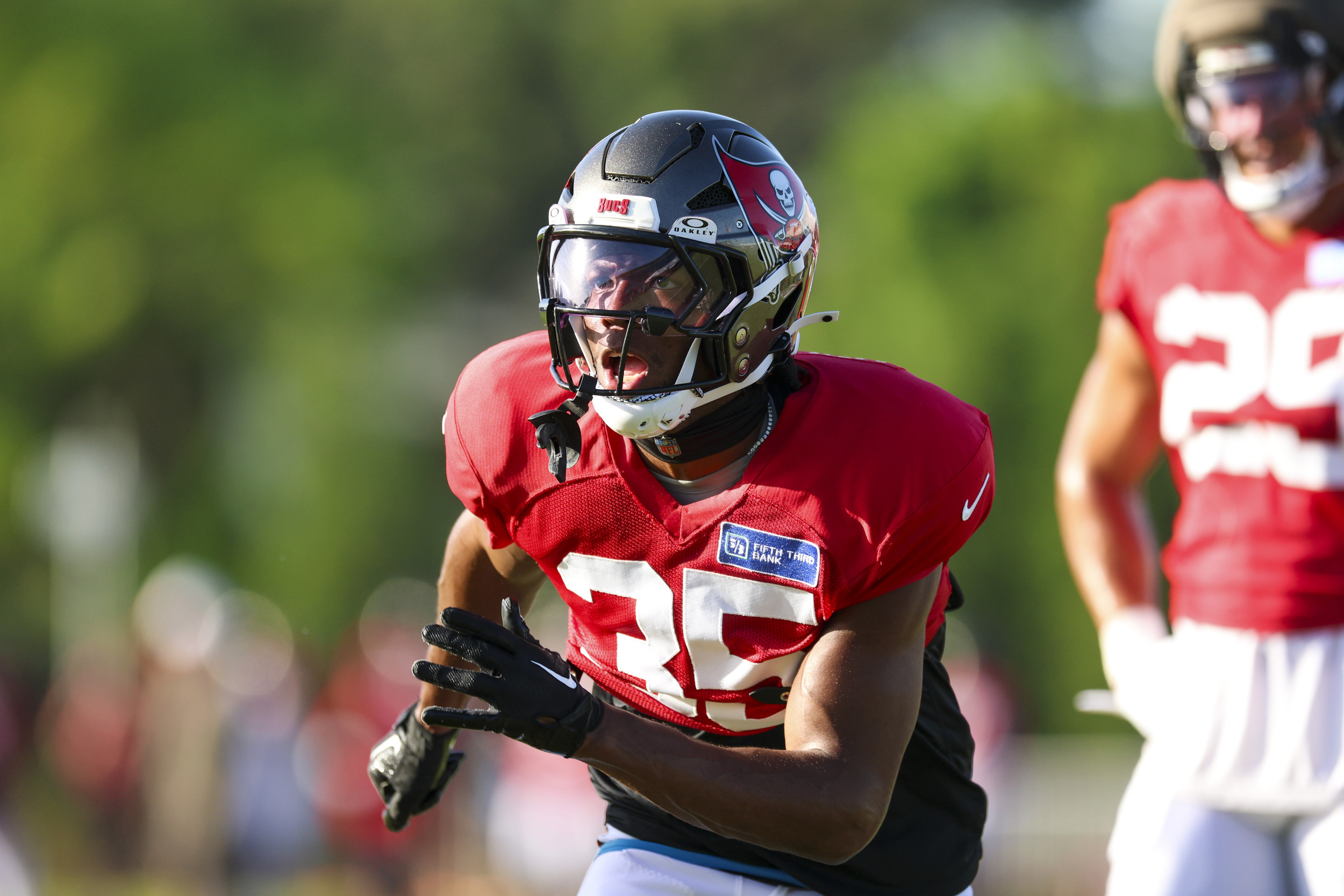 Bucs sign safety to 1-year deal