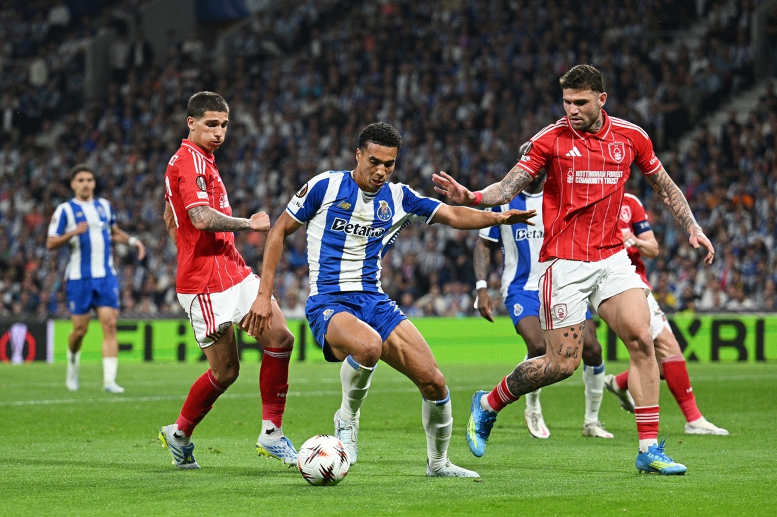 Arsenal is keen to beat Man Utd to sign FC Porto right back