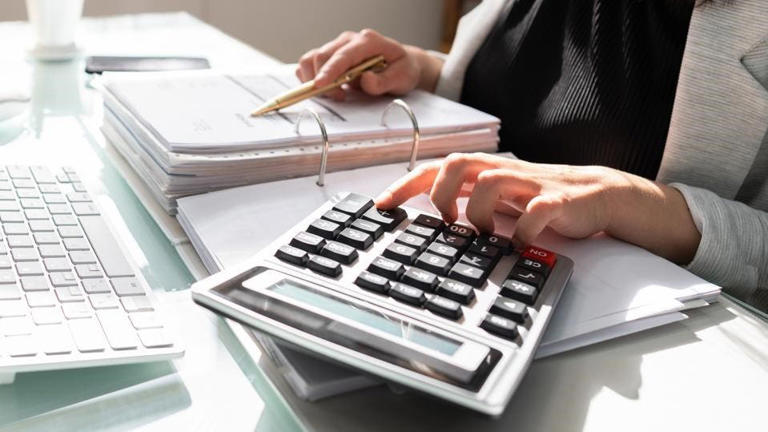 How to choose accounting software for a one-person business