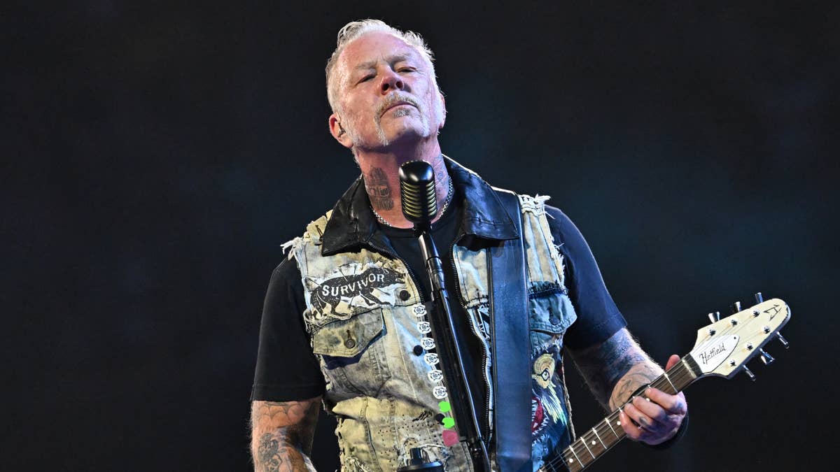 James Hetfield shows off new dark streak in hair before Metallica's Las ...