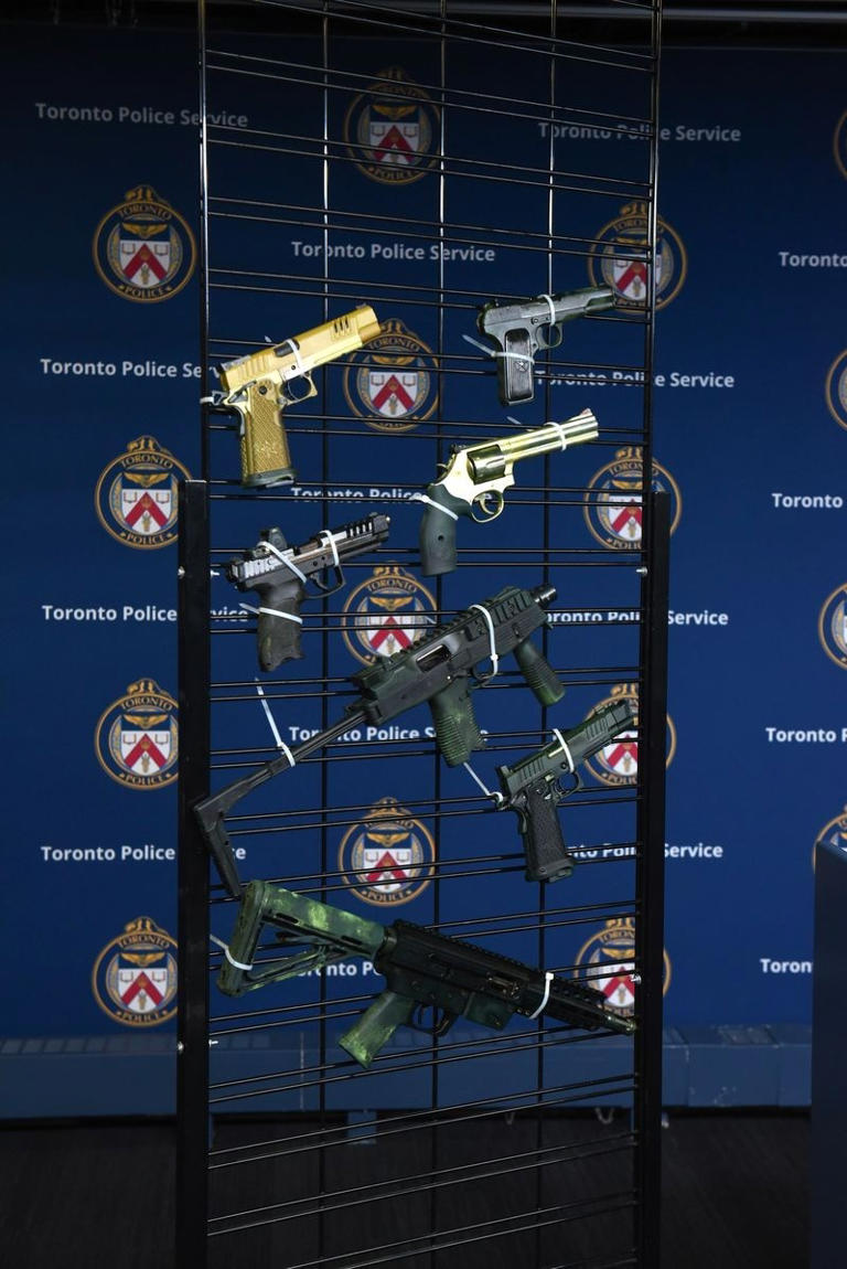 Toronto police bust gun buyers, infiltrate alleged online gun ...