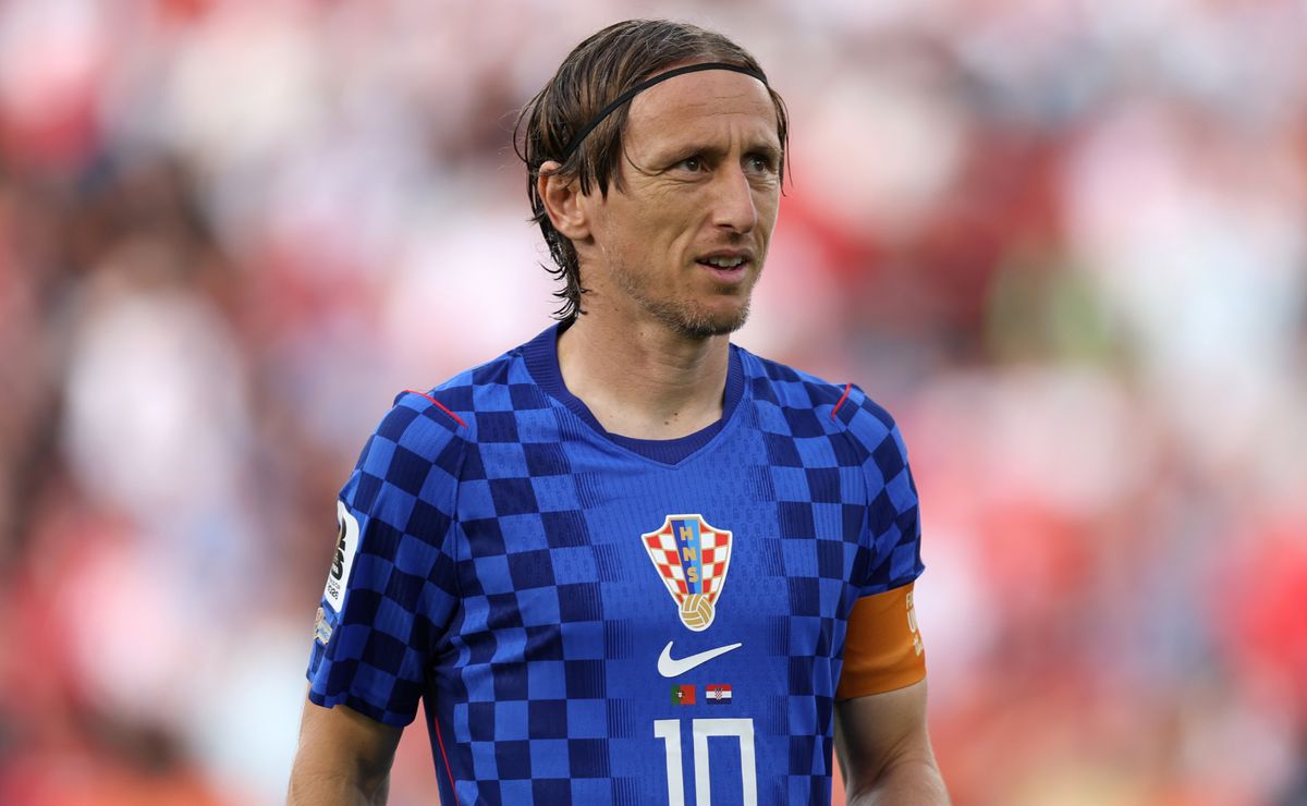 Luka Modric sends farewell message to Lionel Messi after his retirement ...