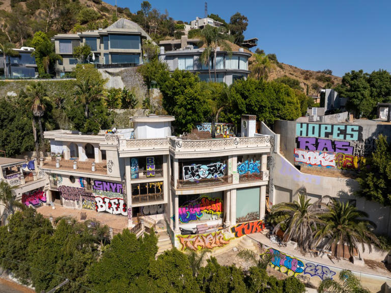Inside the notorious Hollywood Hills 'squatter mansion' hitting the ...