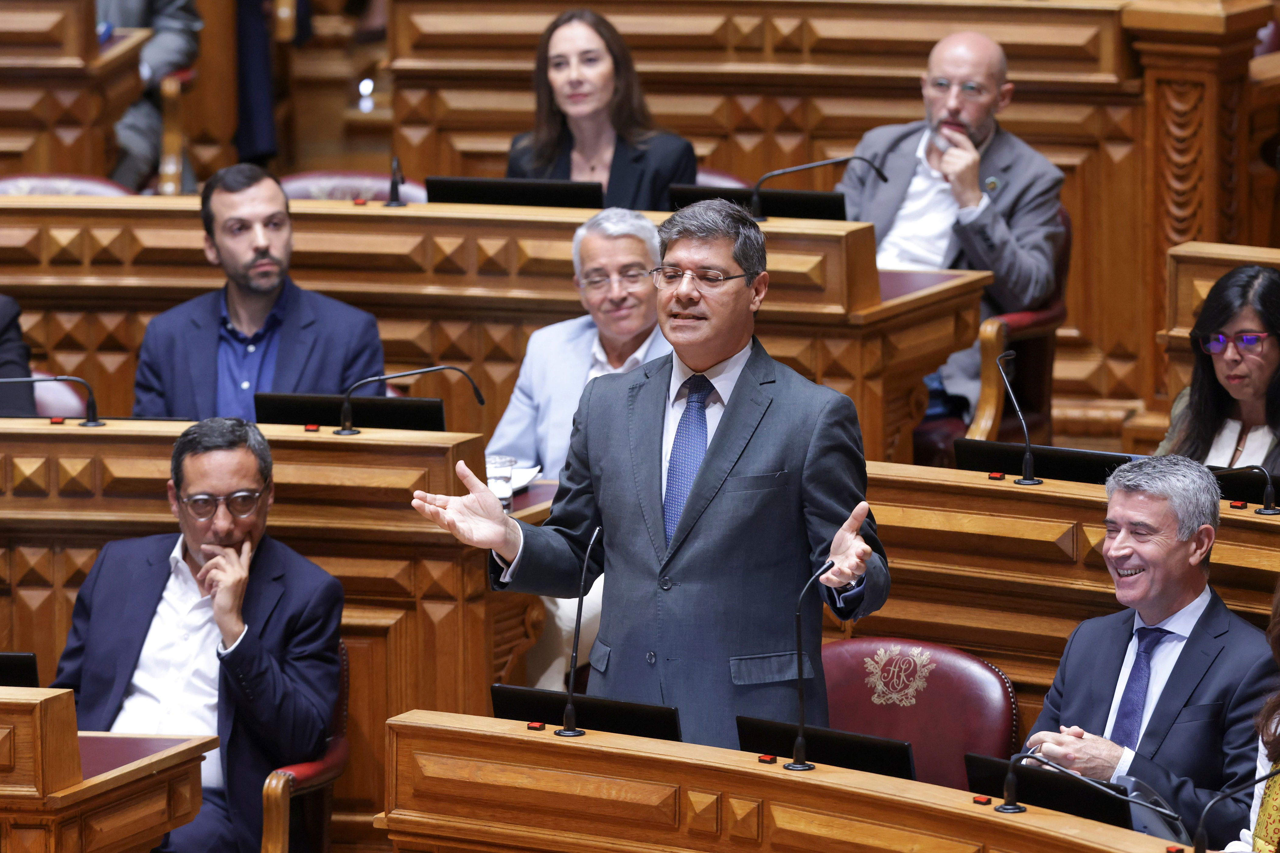 OE2027. PS convoca autarcas para confrontar ministros Castro Almeida e ...