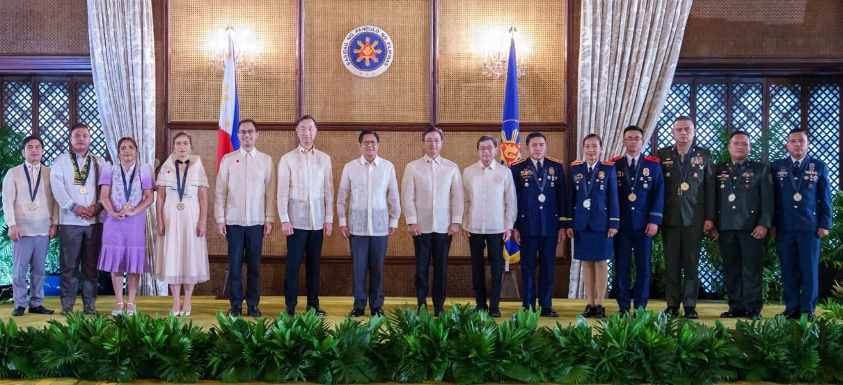 Marcos hails Metrobank's outstanding Filipinos