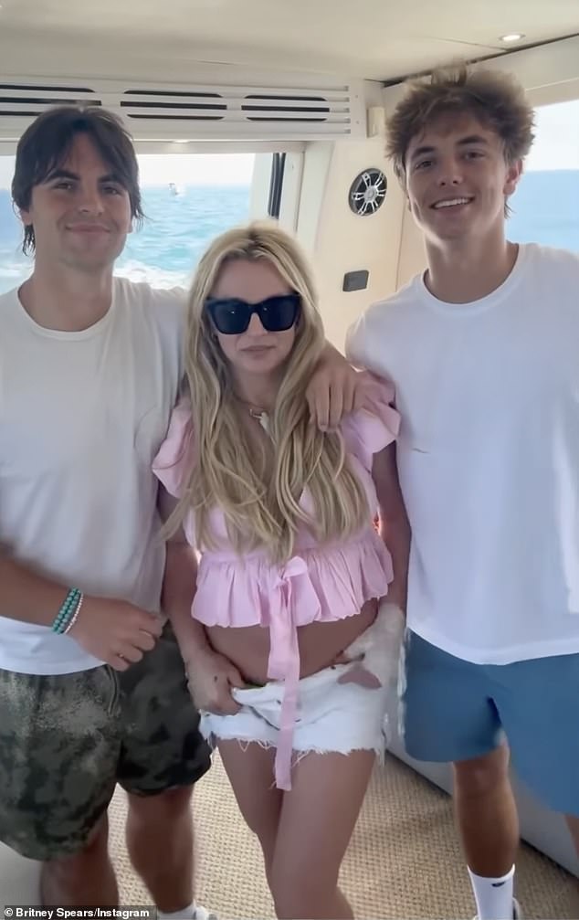 Britney Spears emerges at Malibu hotspot as she sticks to passenger ...