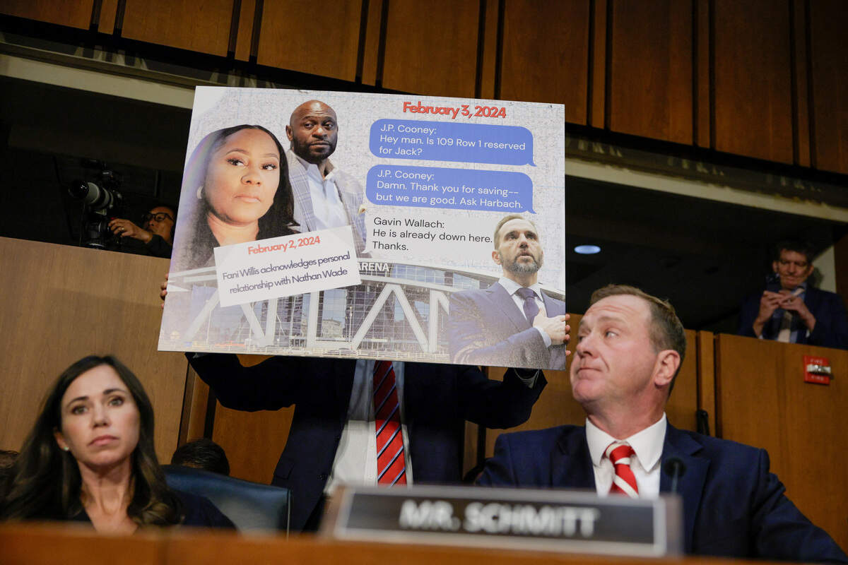 Missouri's Eric Schmitt tried to catch Trump prosecutor in a lie. He ...