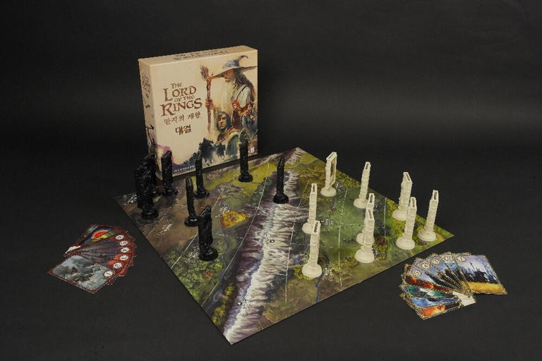 Pre-orders open for two-player board game 'The Lord of the Rings: The ...