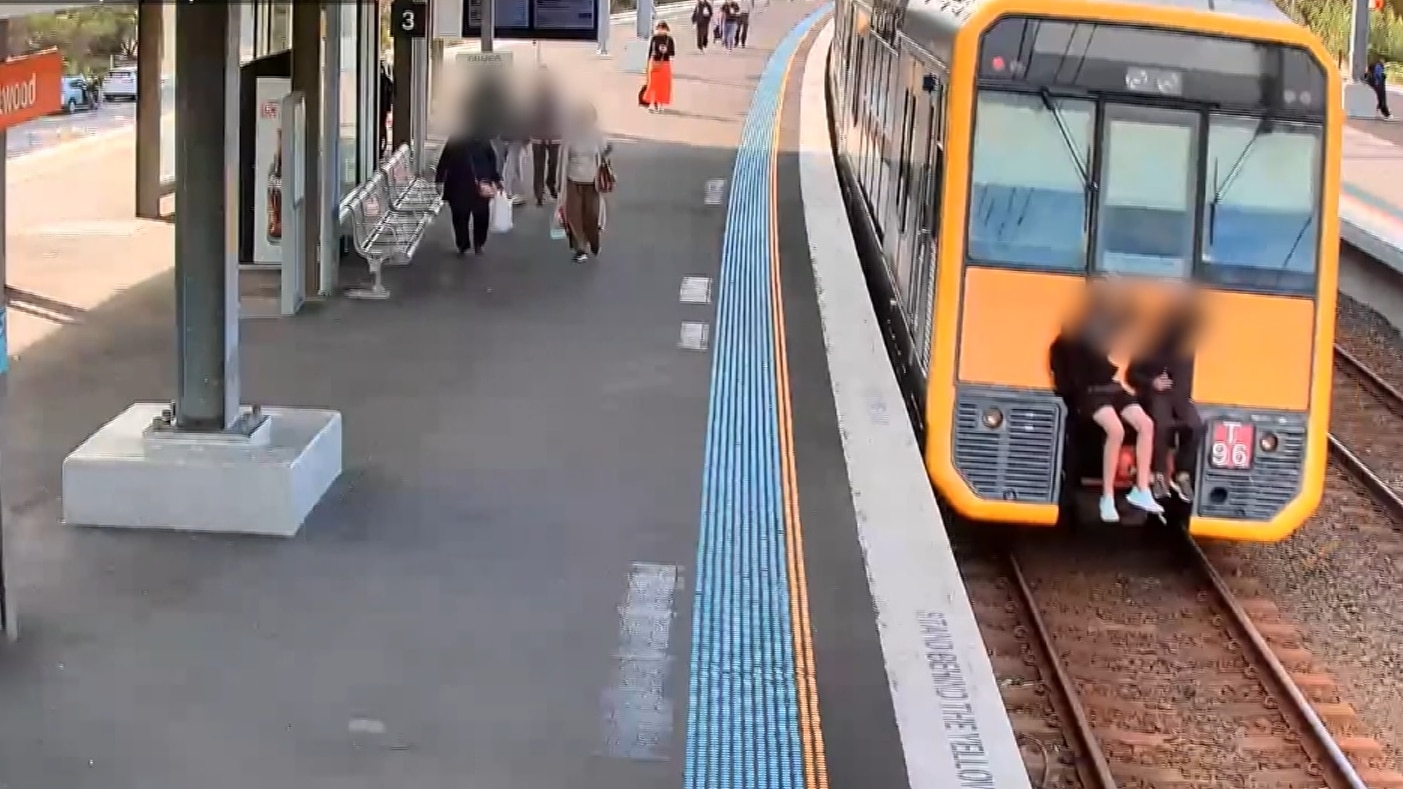 Back carriages on Tangara train services shut for school holidays amid ...