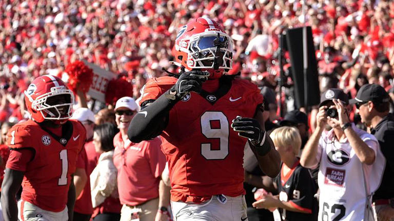 Dawgs or aliens? Georgia football players out of this world