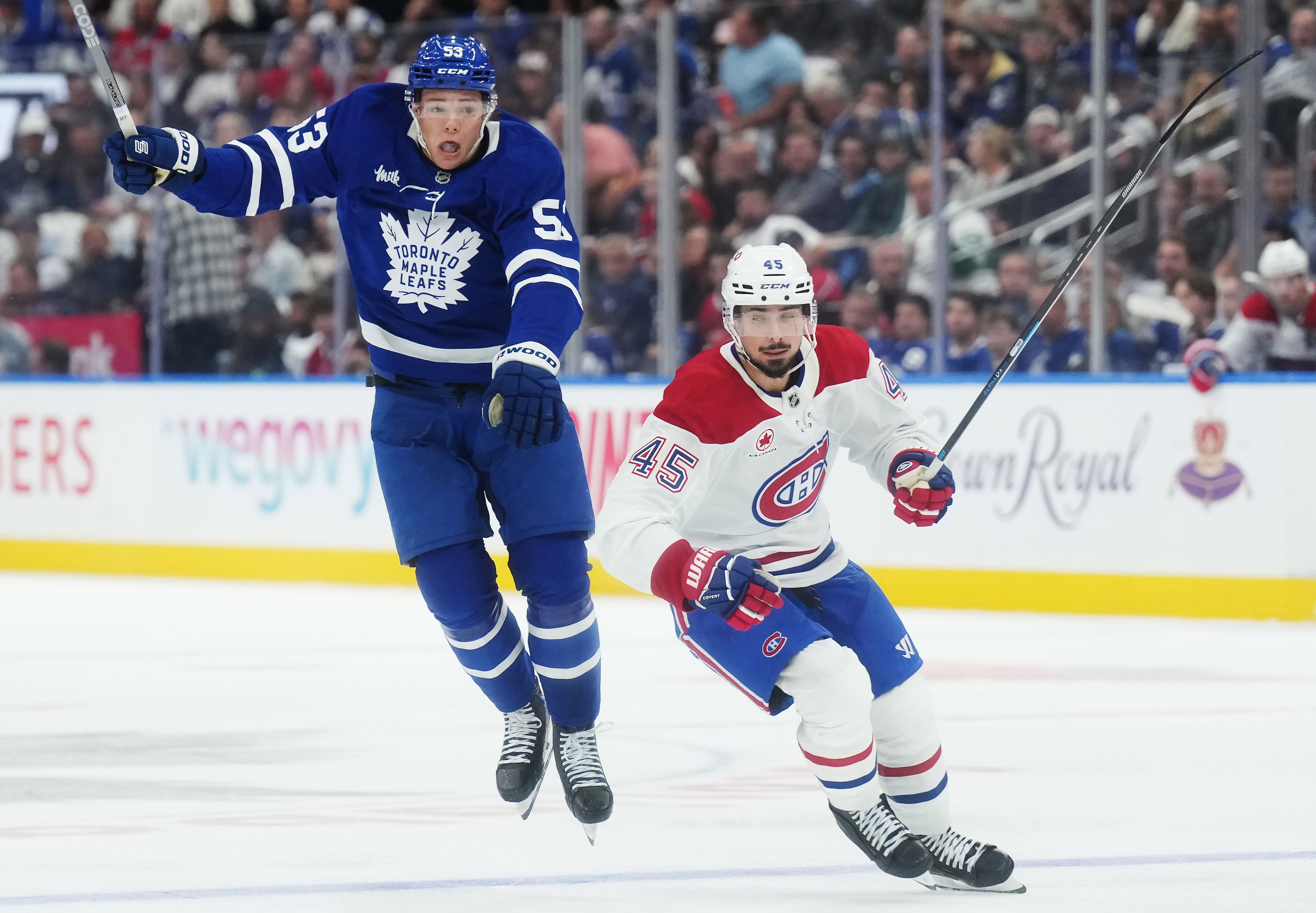 Carrier's goal late in the 3rd period helps Canadiens beat Maple Leafs 3-2